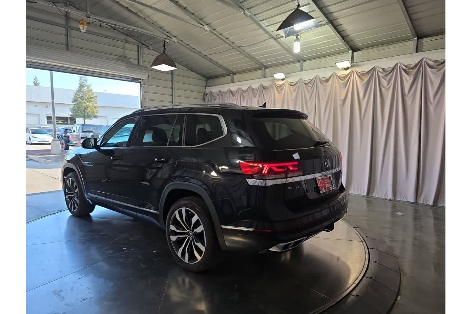 Thumbnail: 2022 Volkswagen Atlas - 8