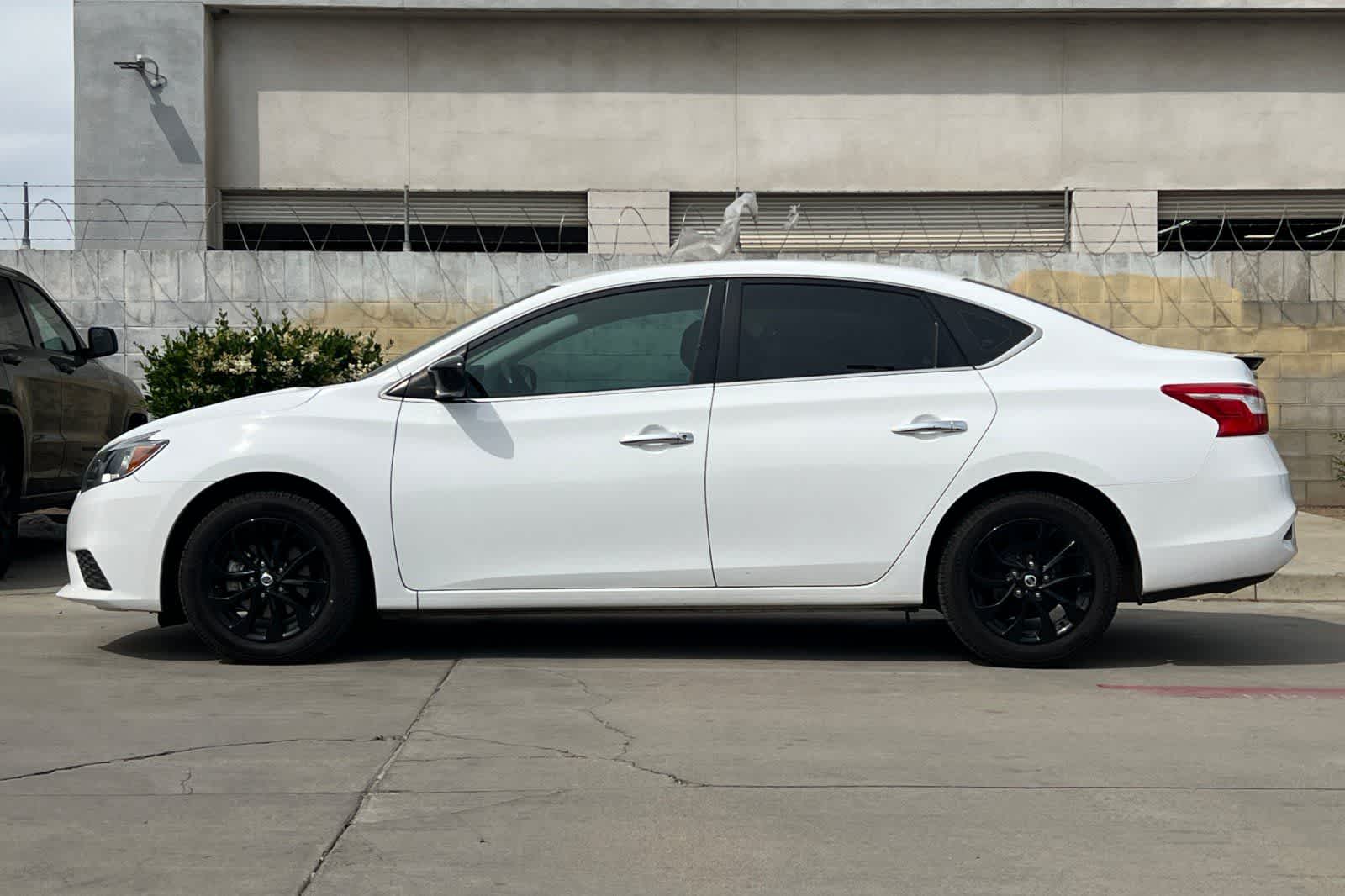 Thumbnail: 2018 Nissan Sentra - 6