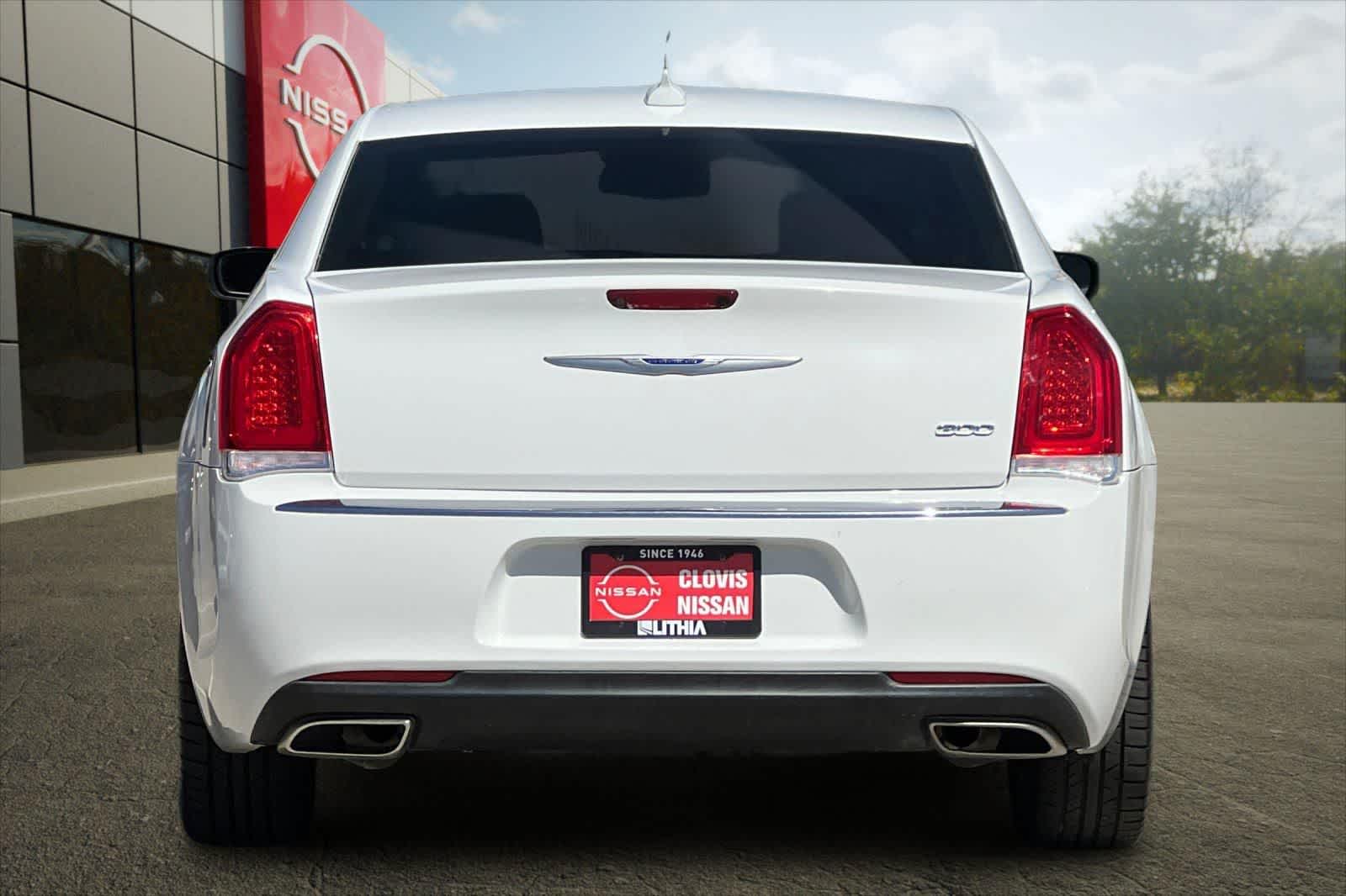 Thumbnail: 2019 Chrysler 300 - 8