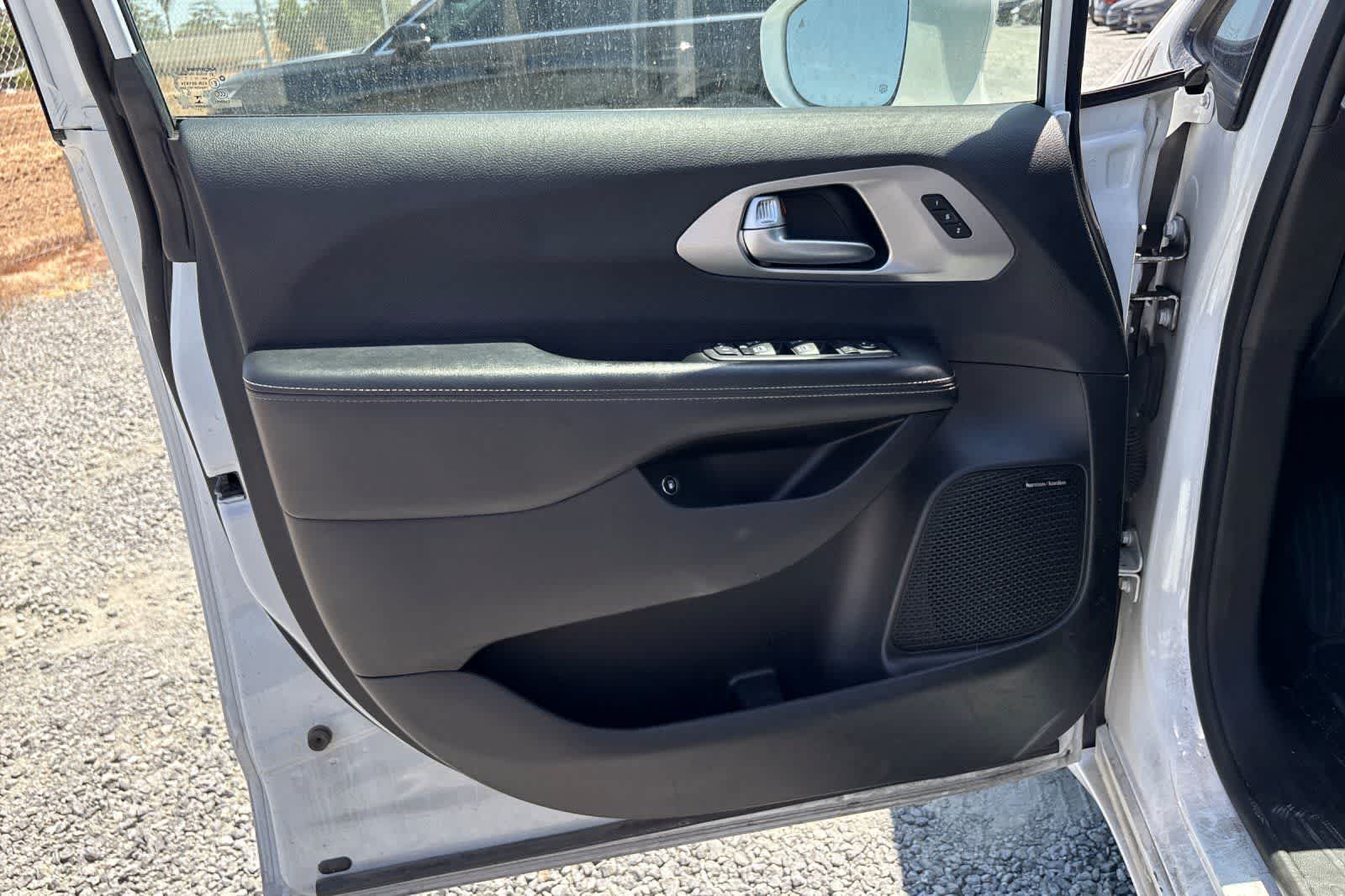 Thumbnail: 2022 Chrysler Pacifica - 15