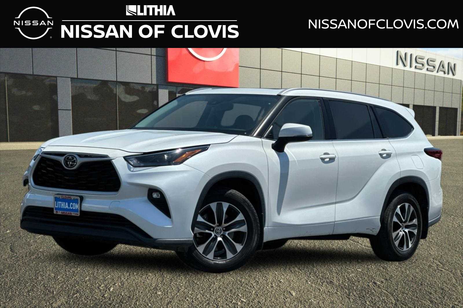 2022 Toyota Highlander XLE Hero Image