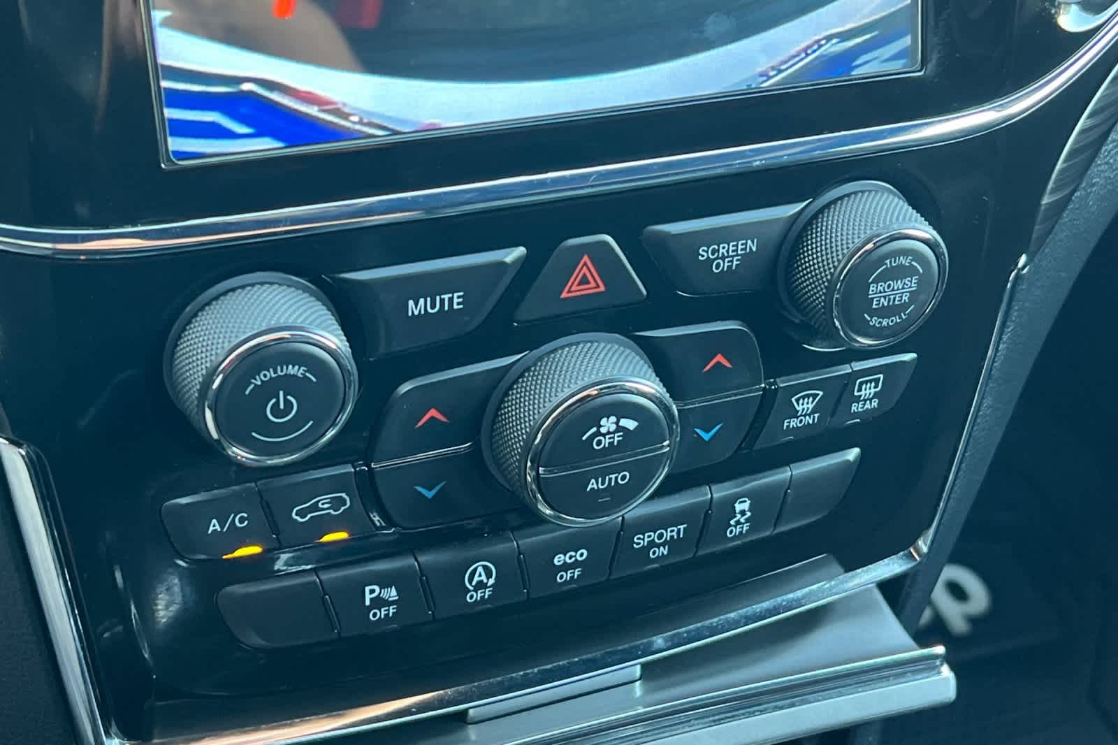 Thumbnail: 2021 Jeep Grand Cherokee - 25