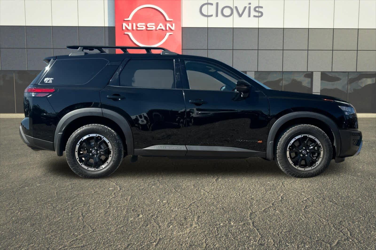 Thumbnail: 2023 Nissan Pathfinder - 9