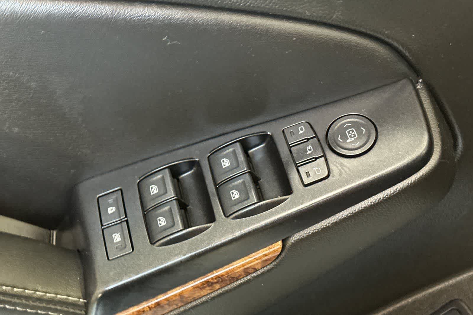 Thumbnail: 2018 Chevrolet Tahoe - 14