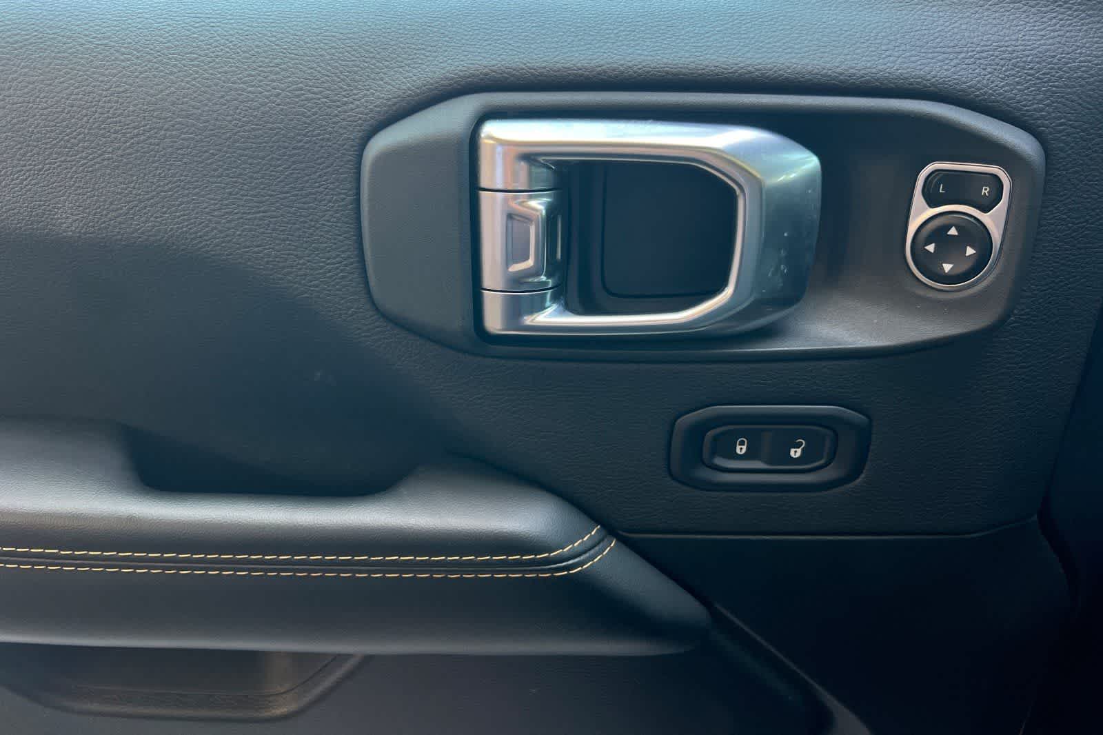 Thumbnail: 2025 Jeep Wrangler - 15
