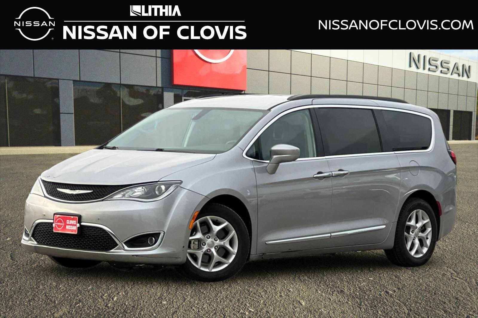 2017 Chrysler Pacifica Touring L -
                  Clovis, CA