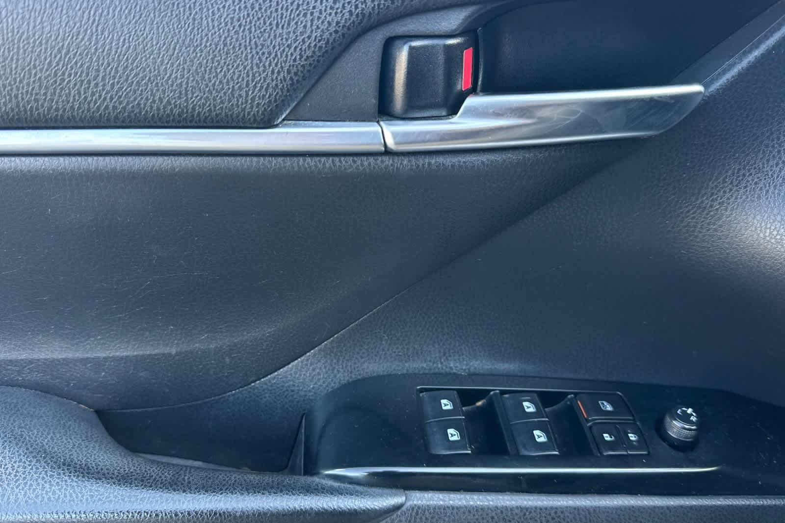 Thumbnail: 2019 Toyota Camry - 14