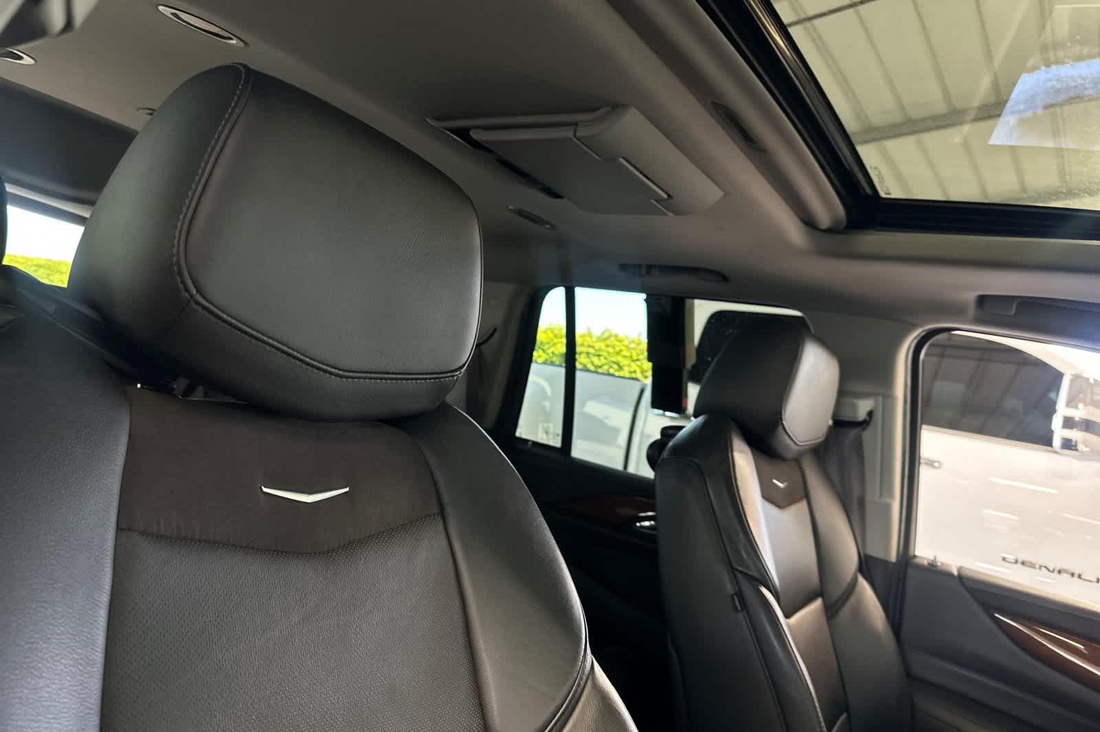 2017 Cadillac Escalade Luxury 19