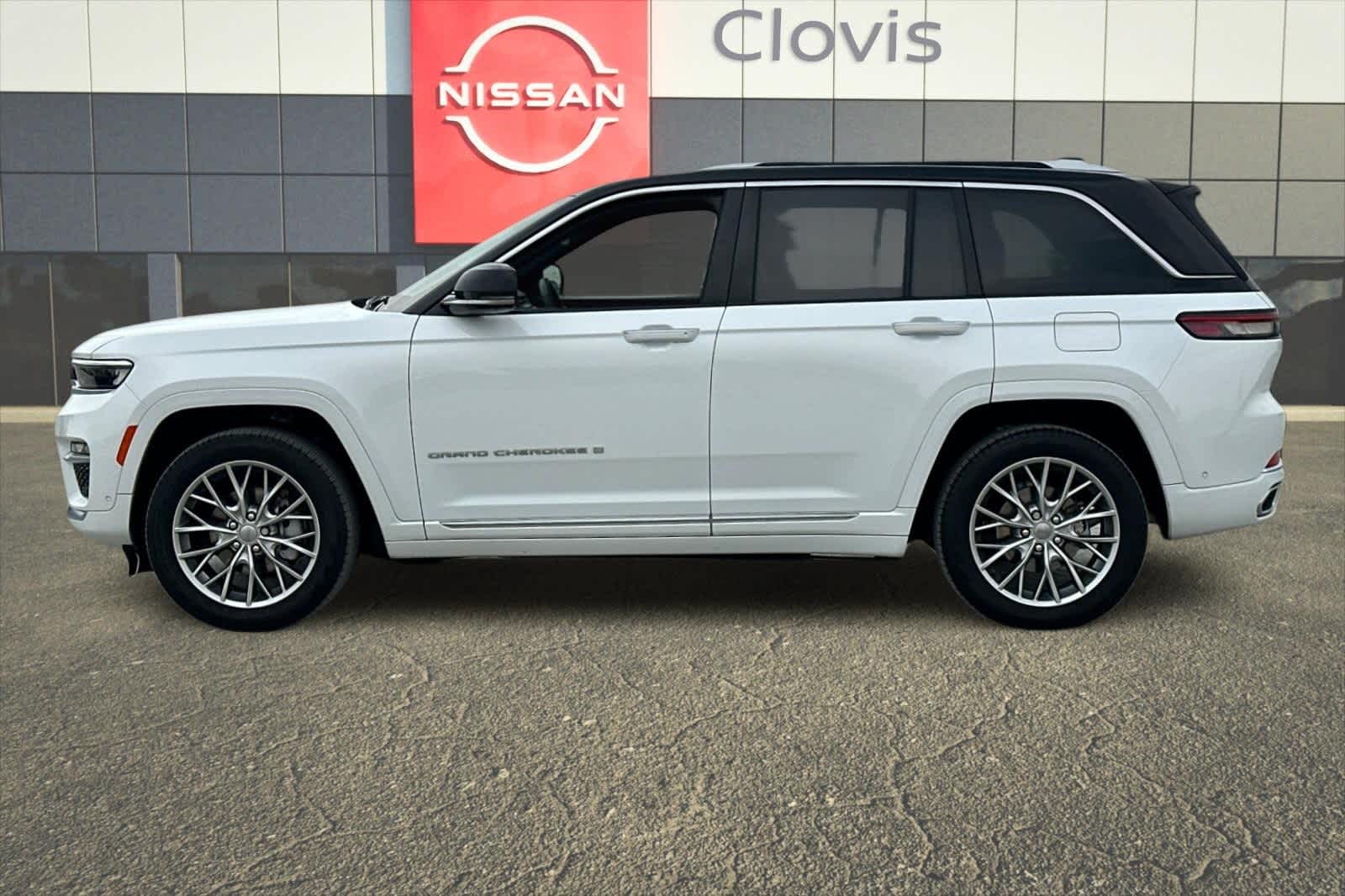 Thumbnail: 2024 Jeep Grand Cherokee - 6