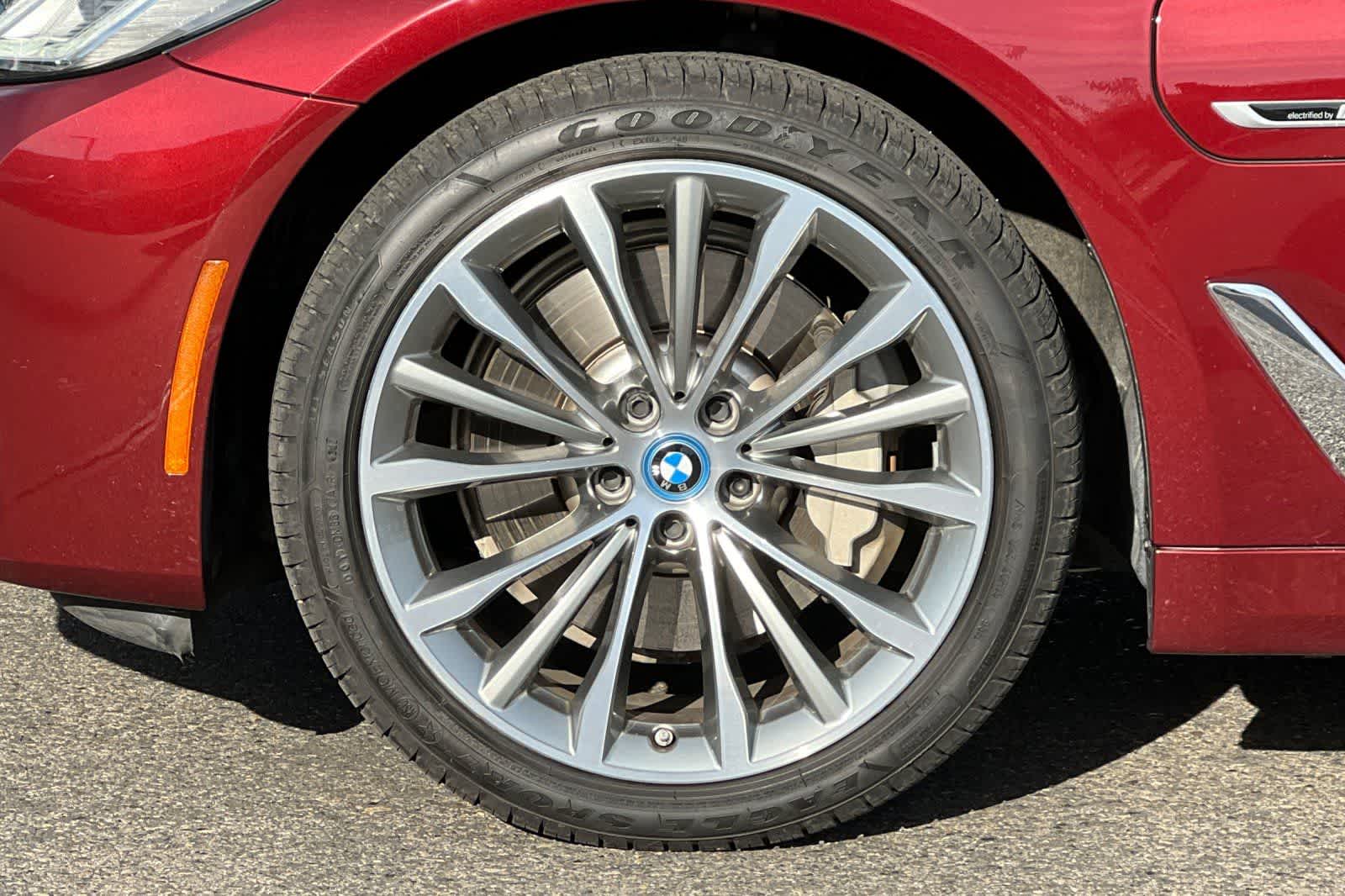 Thumbnail: 2023 BMW 5 Series - 36