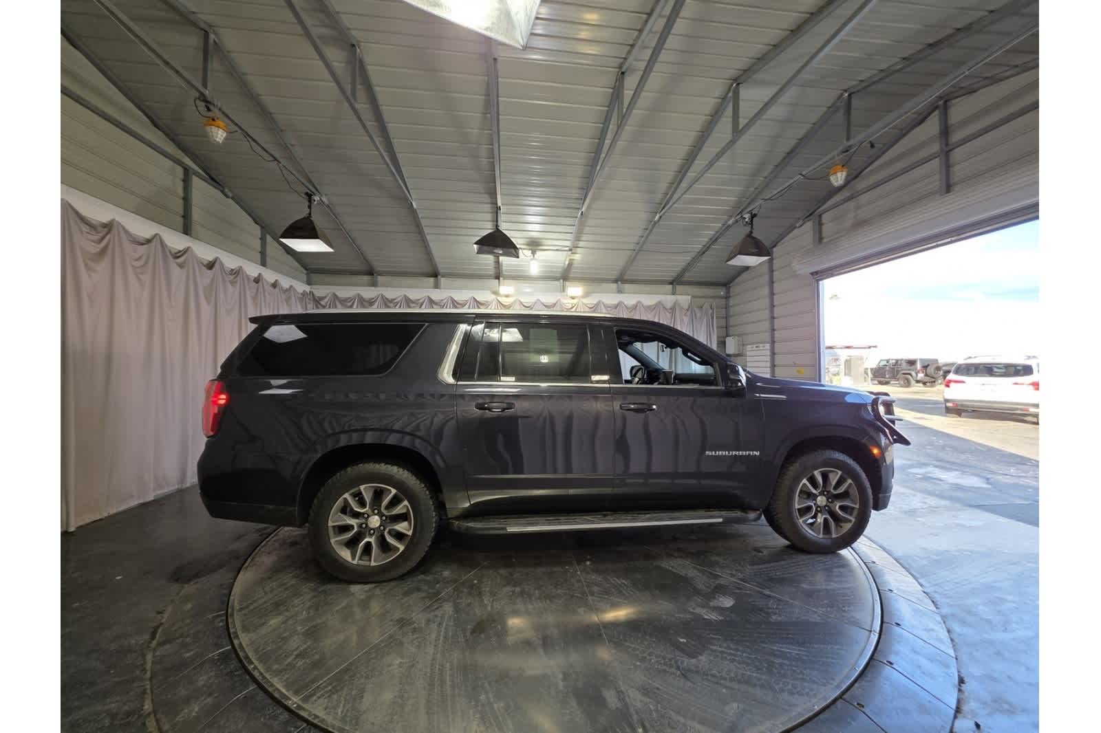 Thumbnail: 2022 Chevrolet Suburban - 9