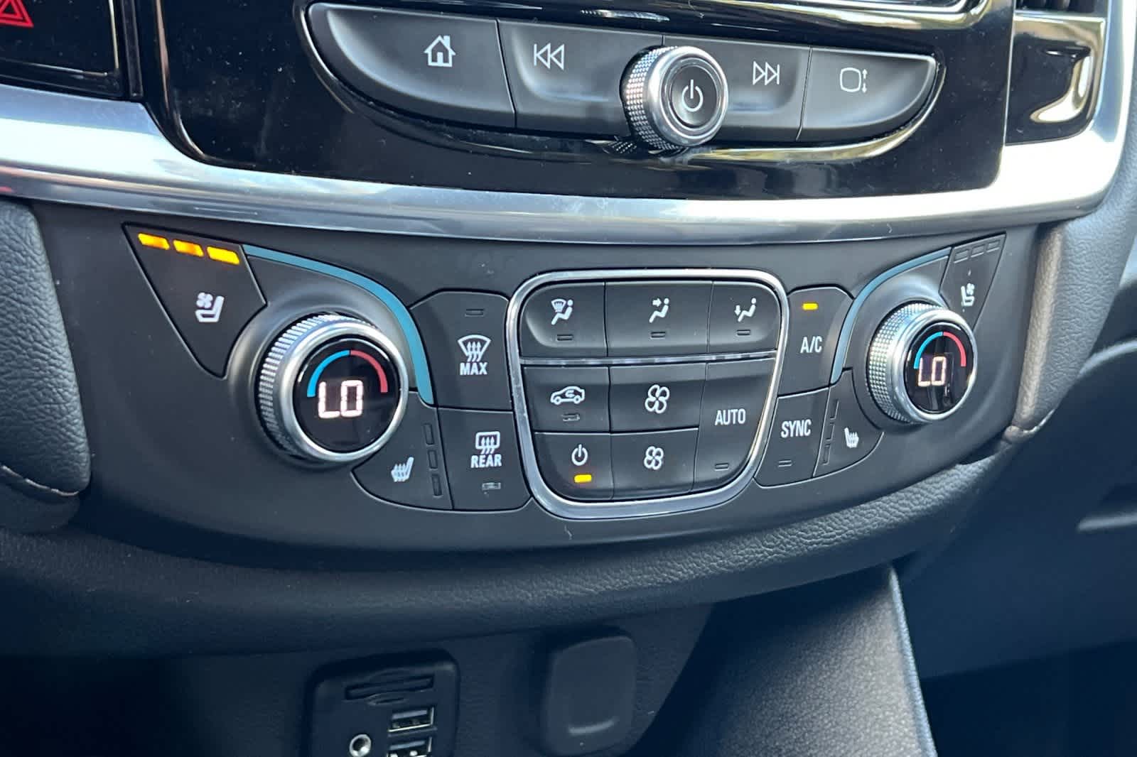 Thumbnail: 2023 Chevrolet Traverse - 24