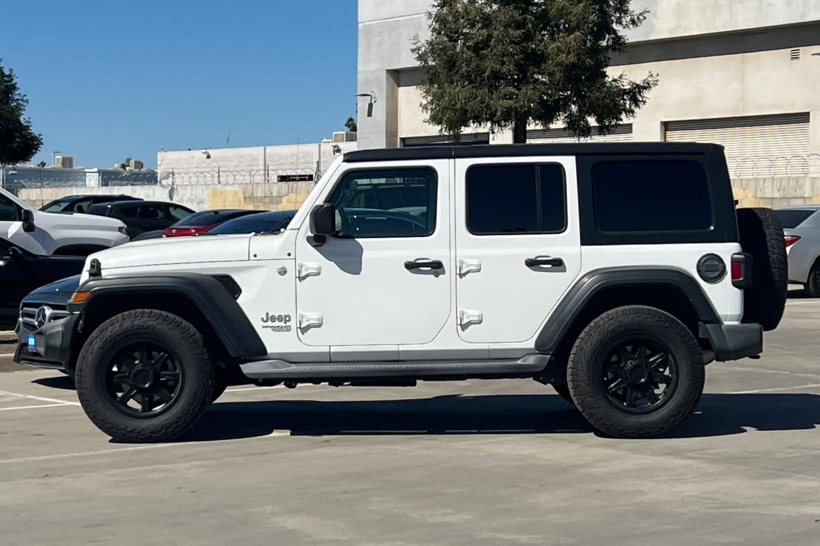 Thumbnail: 2019 Jeep Wrangler - 6