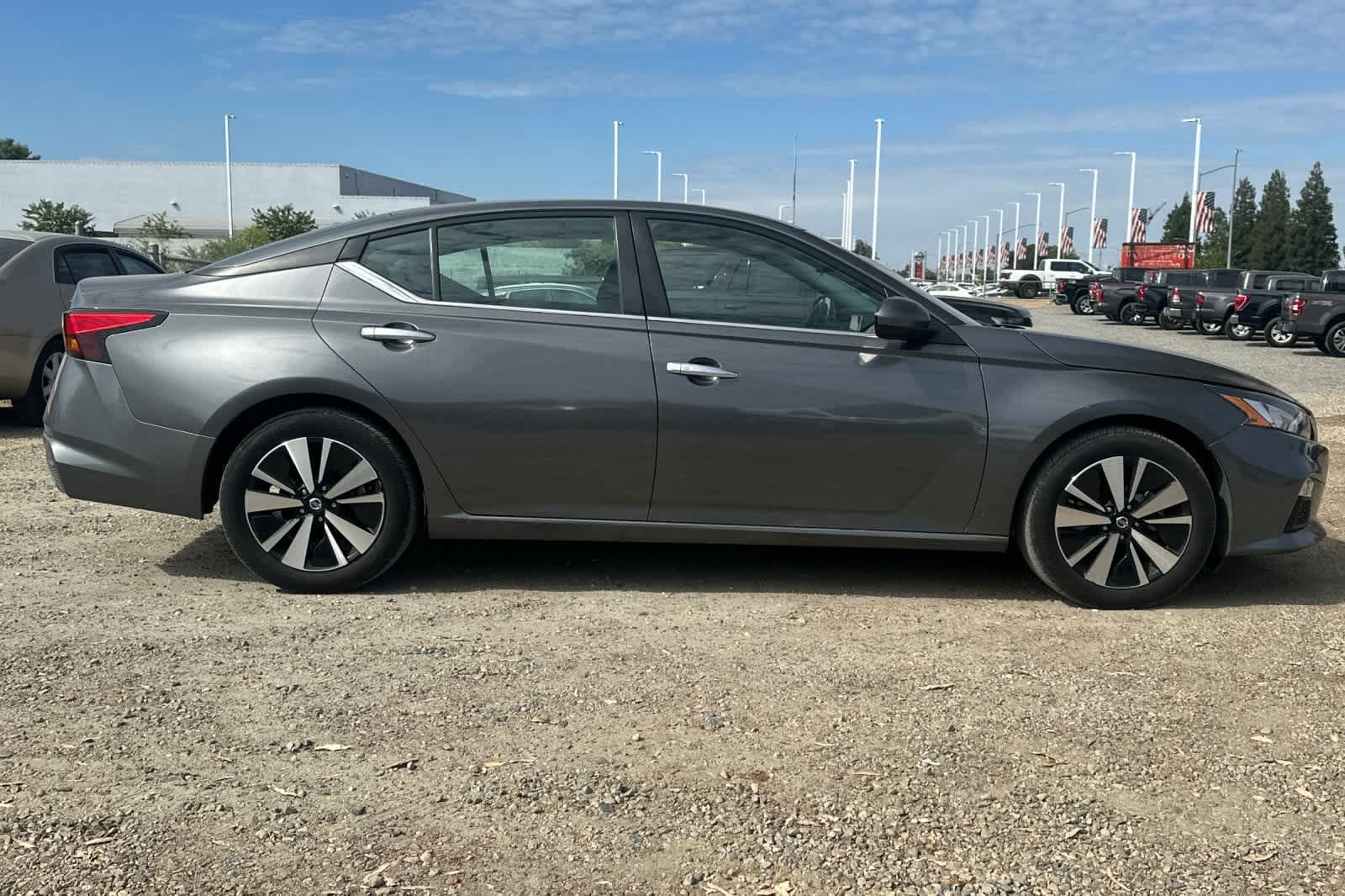 Thumbnail: 2022 Nissan Altima - 9