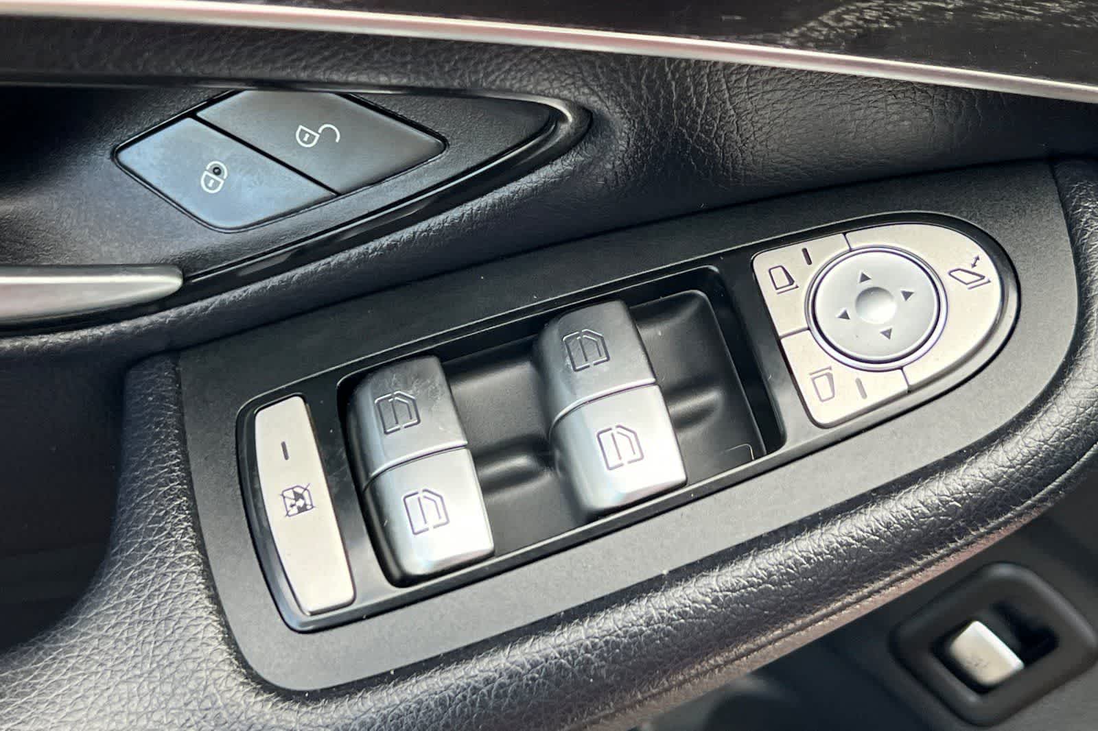 Thumbnail: 2018 Mercedes-Benz GLC - 14