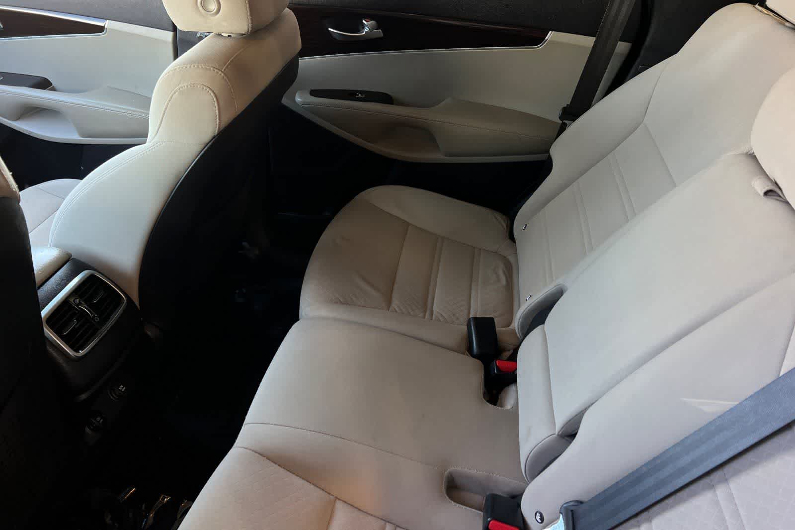 Thumbnail: 2019 Kia Sorento - 4