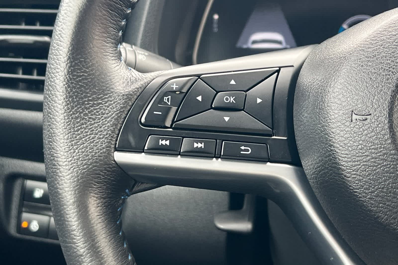 Thumbnail: 2023 Nissan Leaf - 32