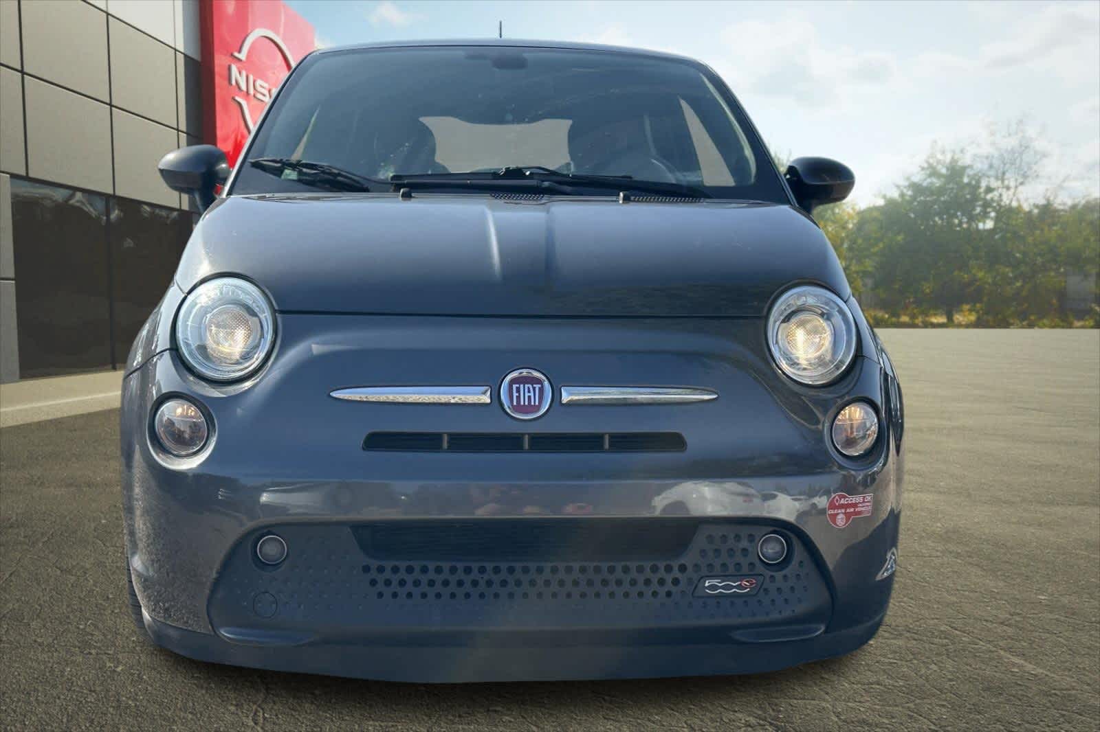 Thumbnail: 2017 Fiat 500e - 11