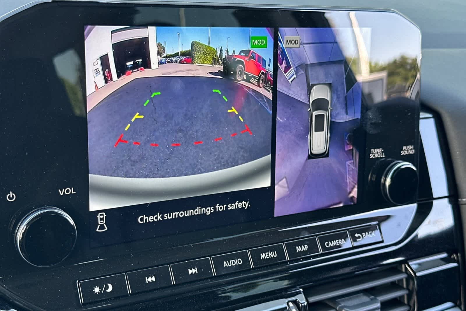 Thumbnail: 2025 Nissan Pathfinder - 25