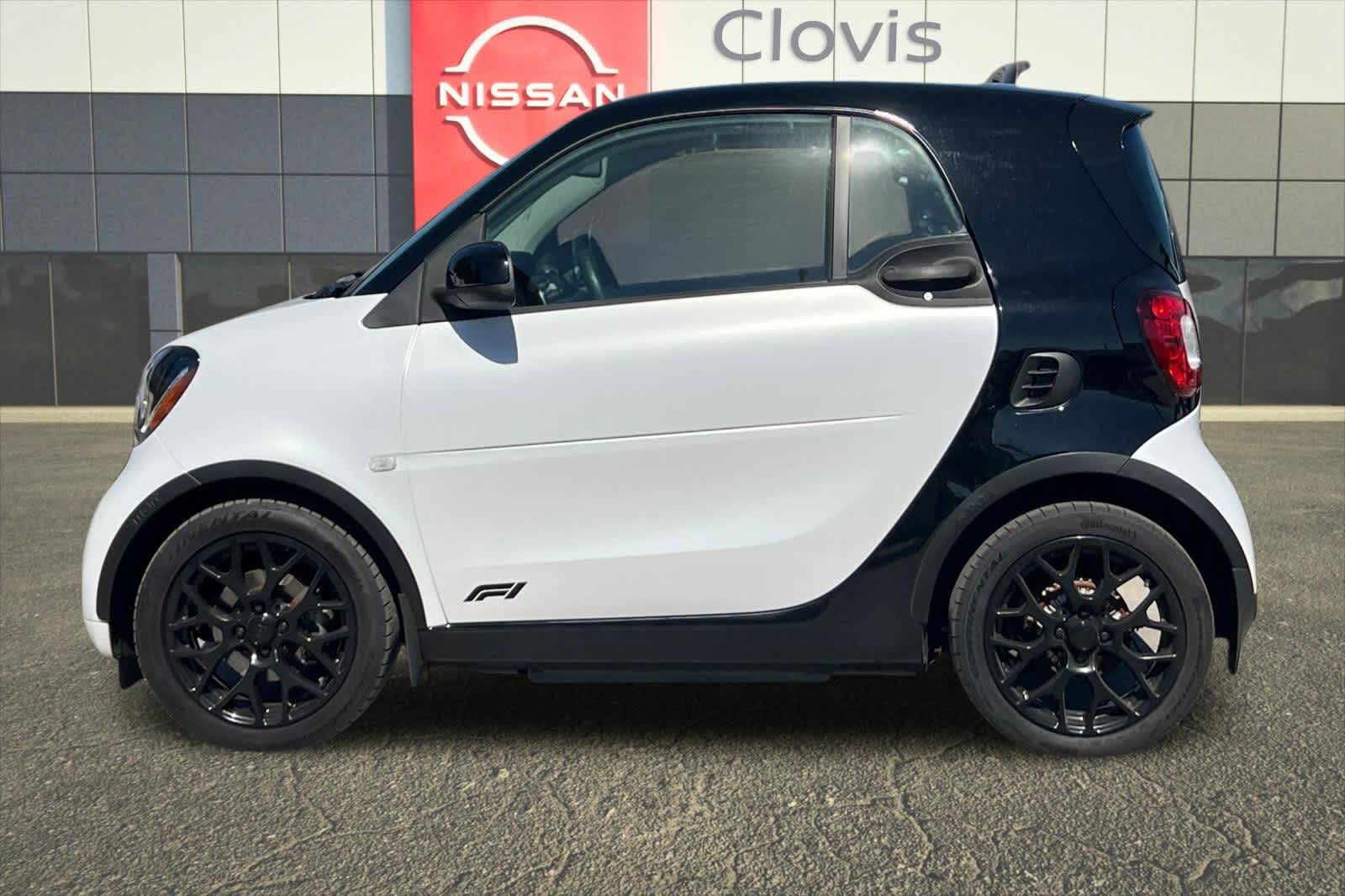 Thumbnail: 2018 smart fortwo - 6