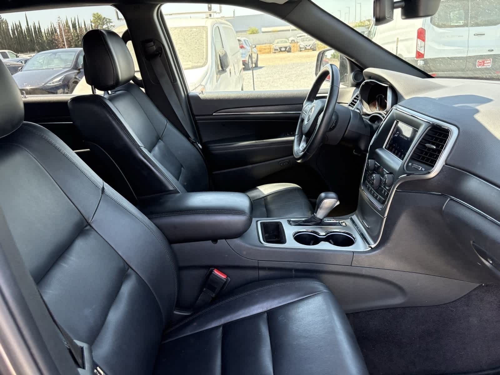 Thumbnail: 2018 Jeep Grand Cherokee - 12