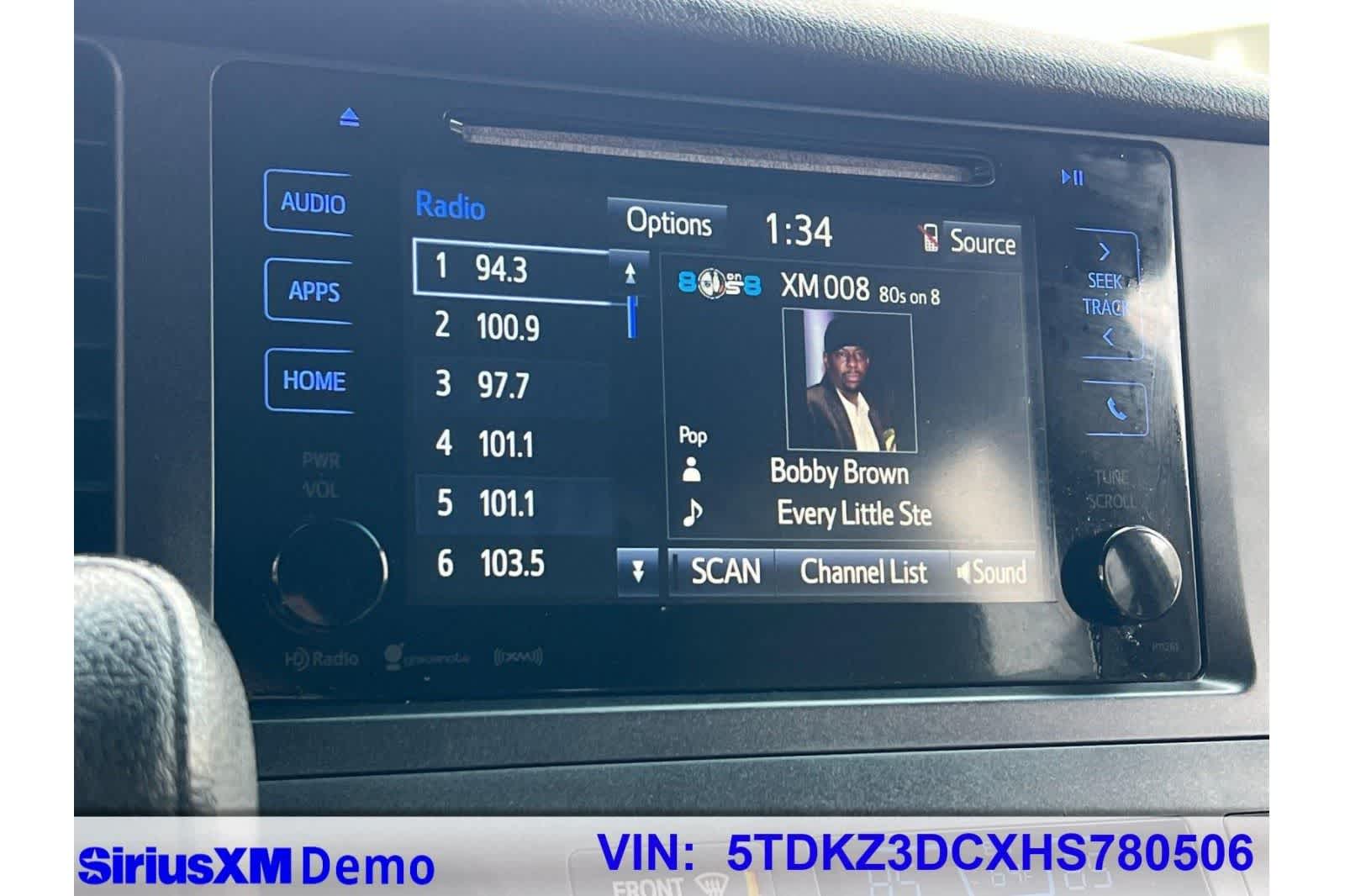 Thumbnail: 2017 Toyota Sienna - 31