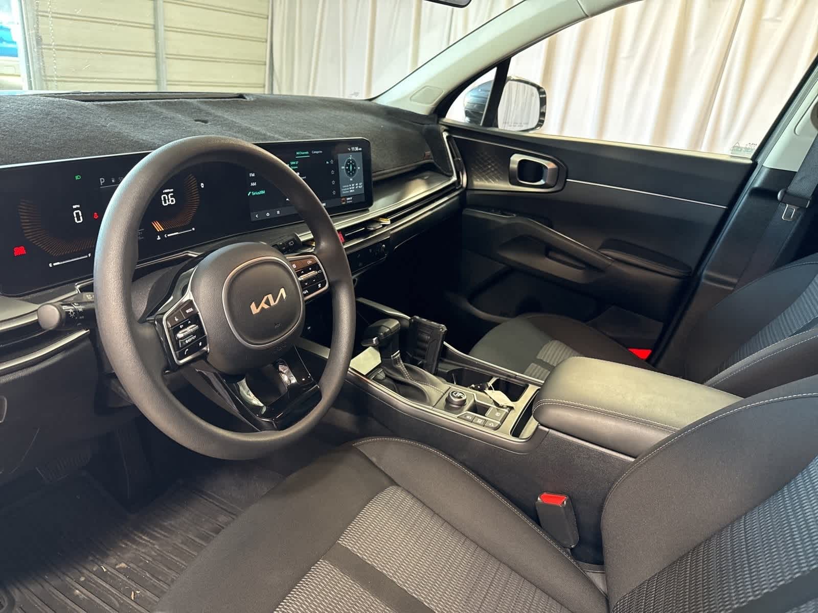 Thumbnail: 2024 Kia Sorento - 4