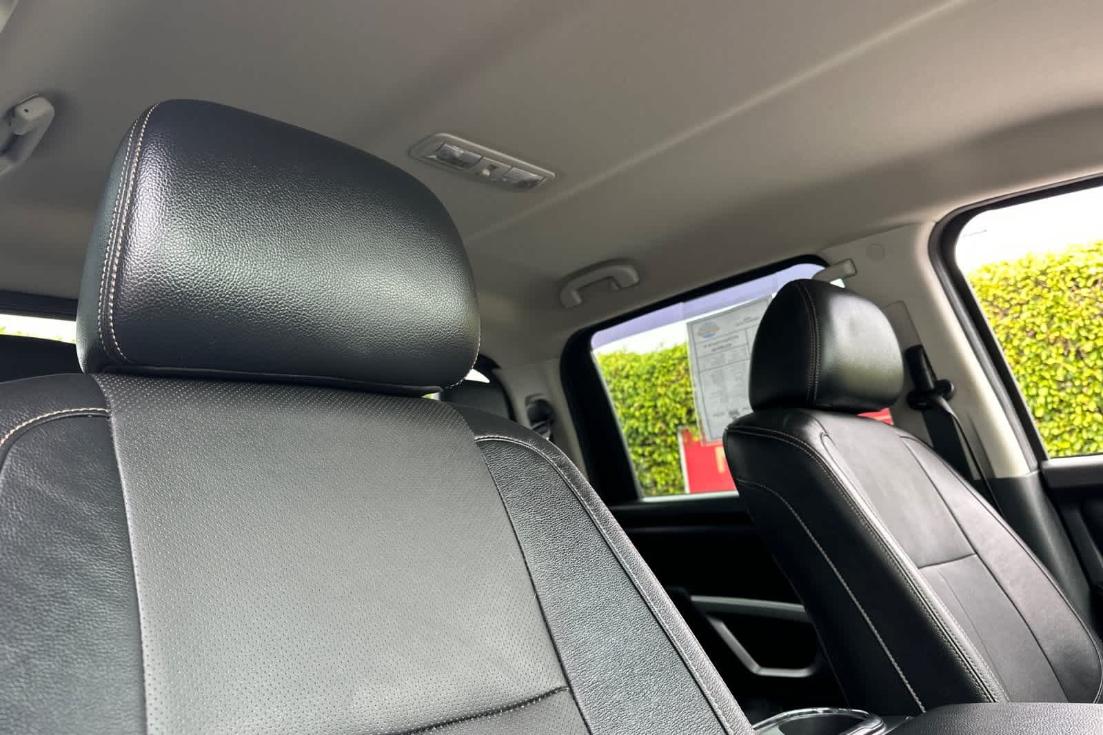 2017 Nissan Titan SL 19