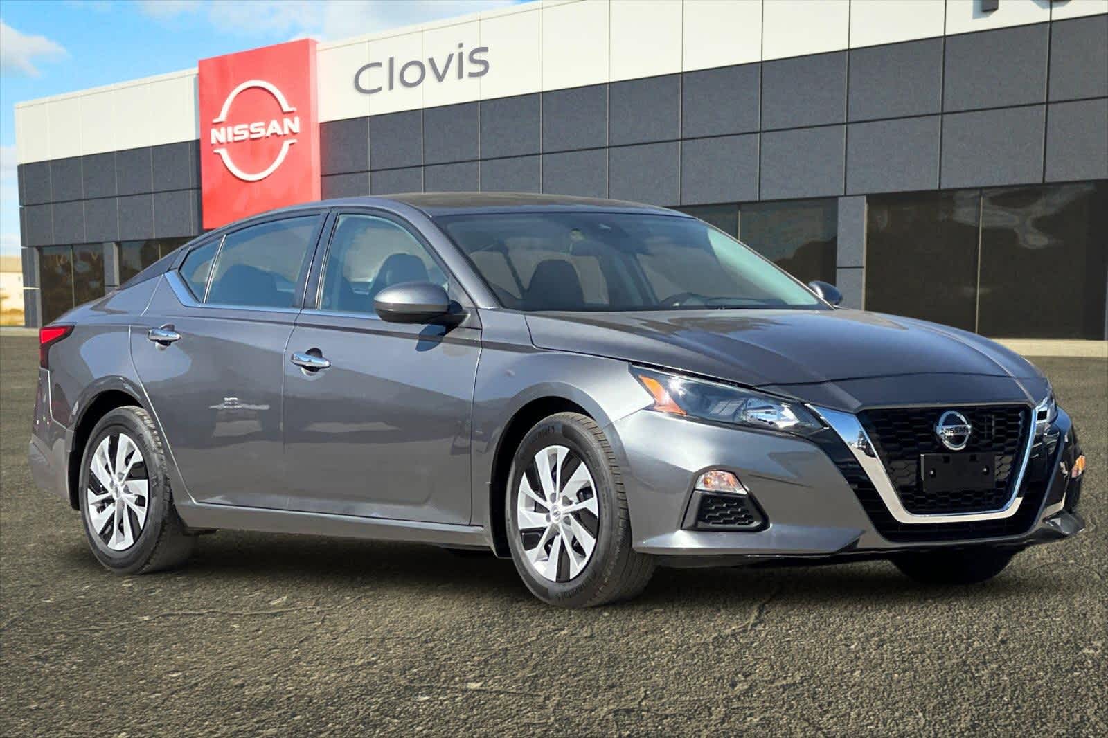 Thumbnail: 2022 Nissan Altima - 10