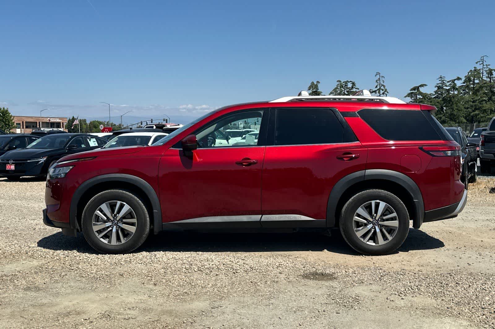 Thumbnail: 2023 Nissan Pathfinder - 6