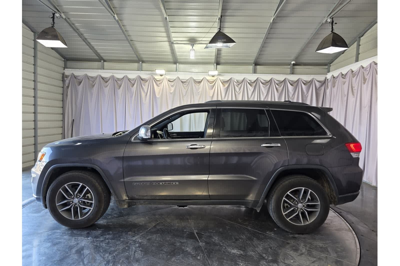 Thumbnail: 2017 Jeep Grand Cherokee - 4