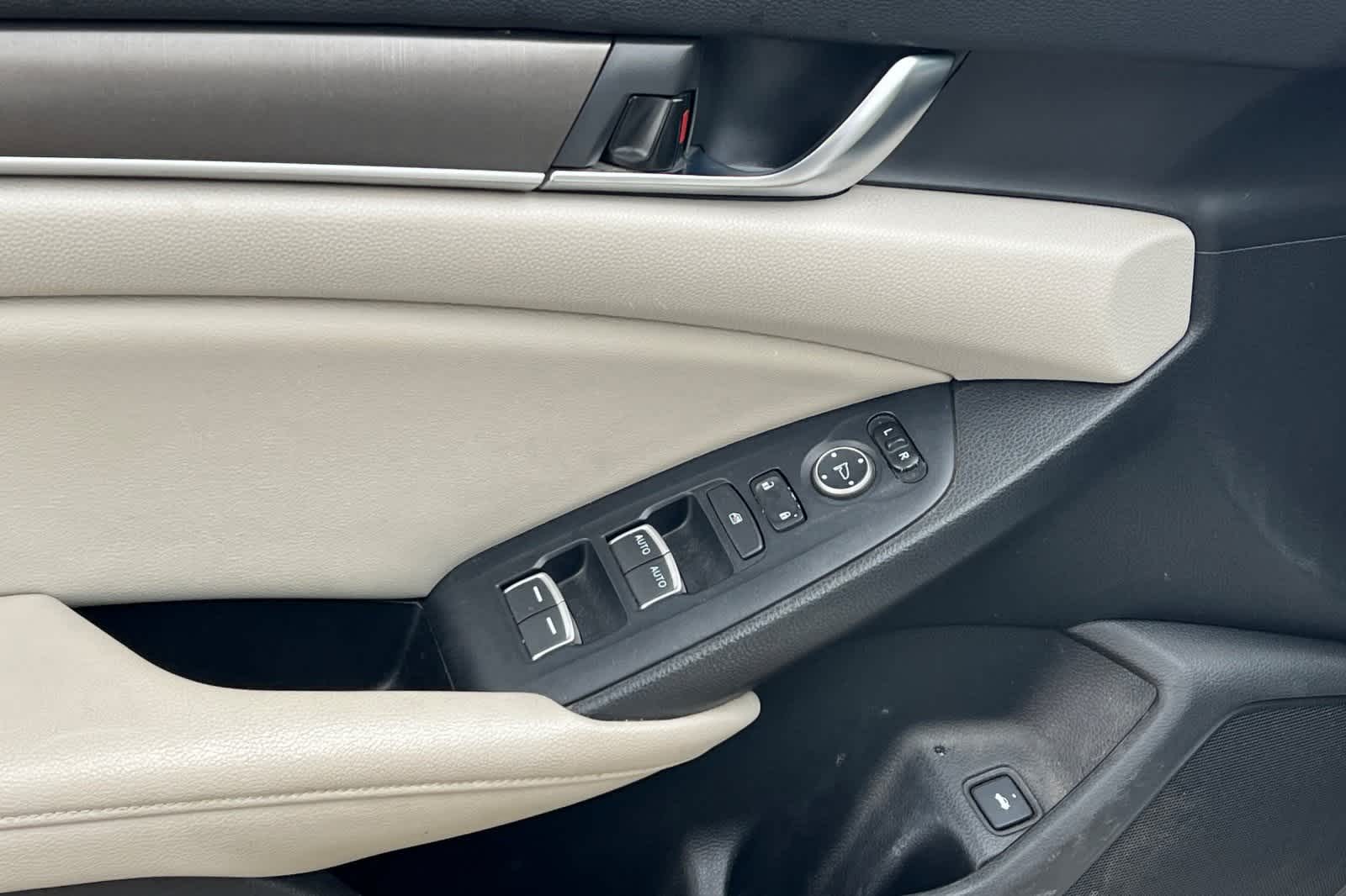 Thumbnail: 2018 Honda Accord - 13