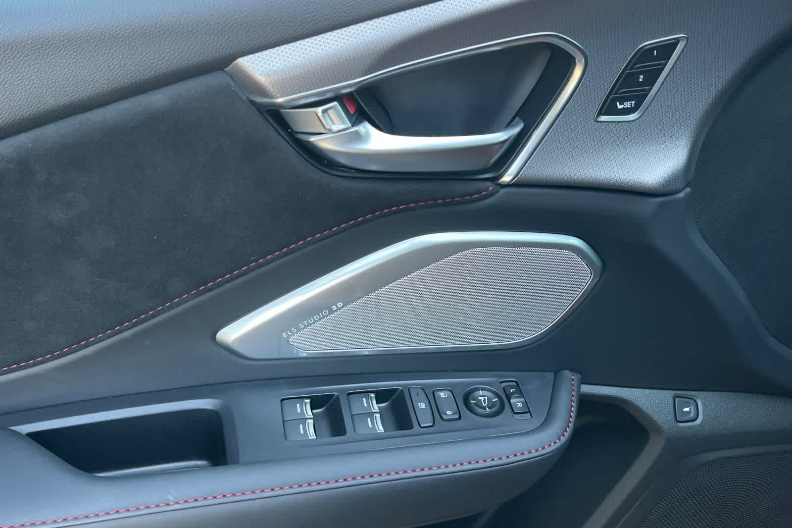 Thumbnail: 2025 Acura RDX - 15
