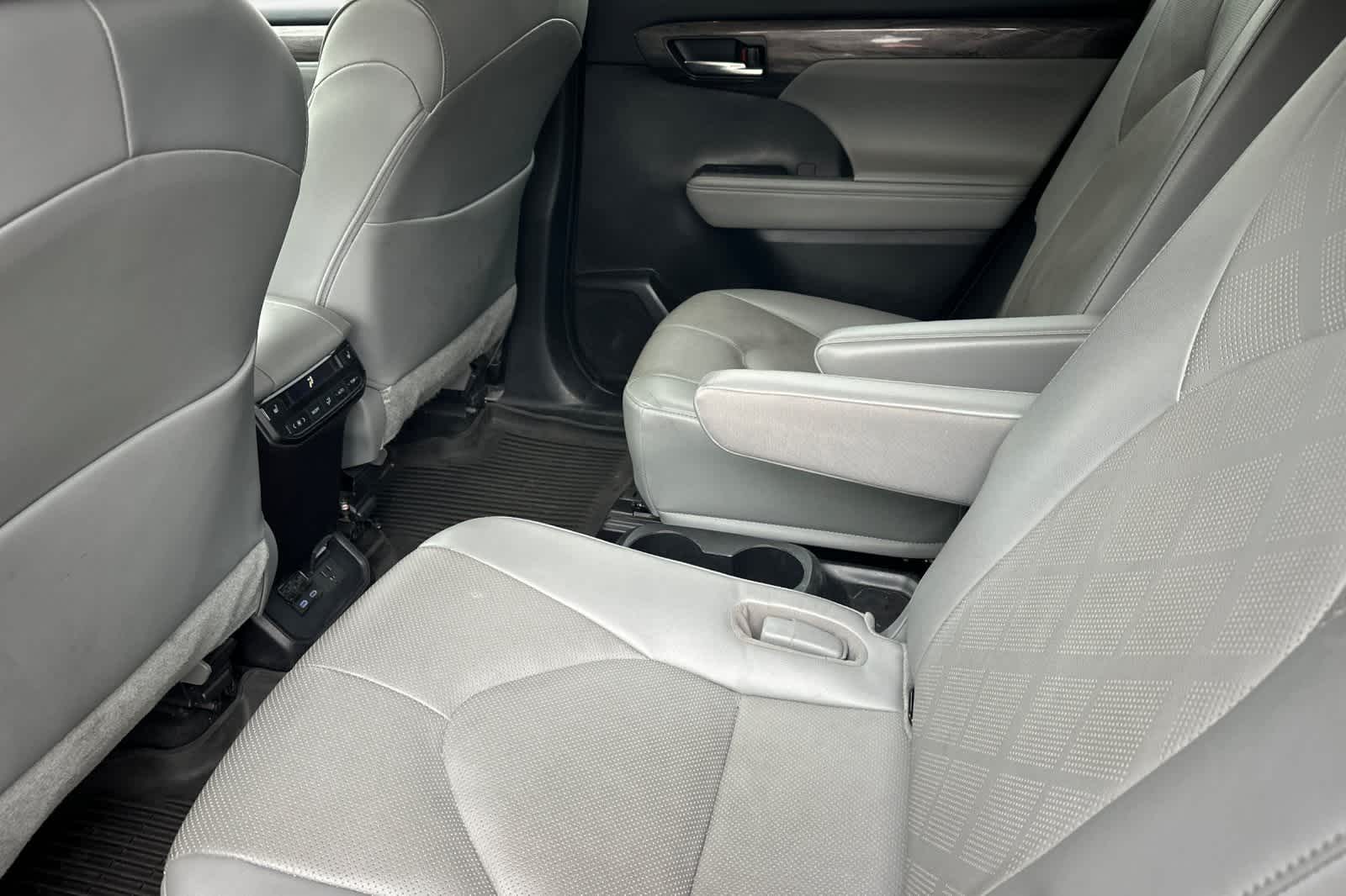 Thumbnail: 2022 Toyota Highlander - 5