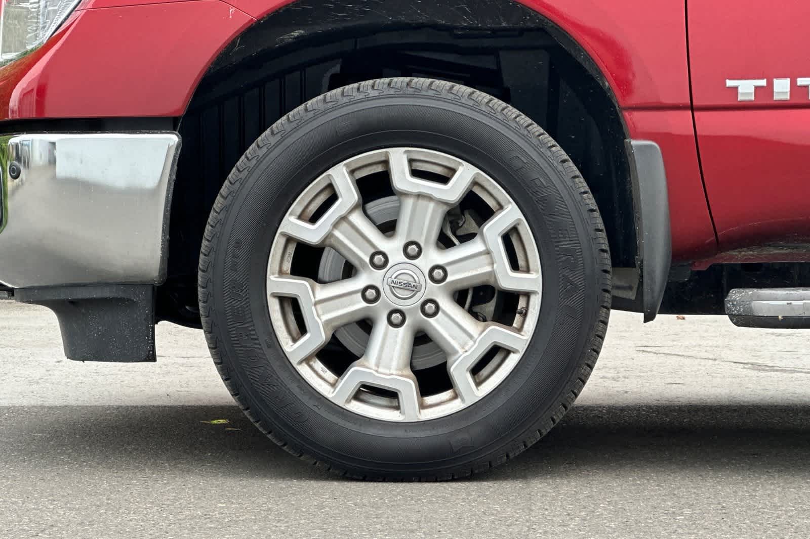 2017 Nissan Titan SL 12