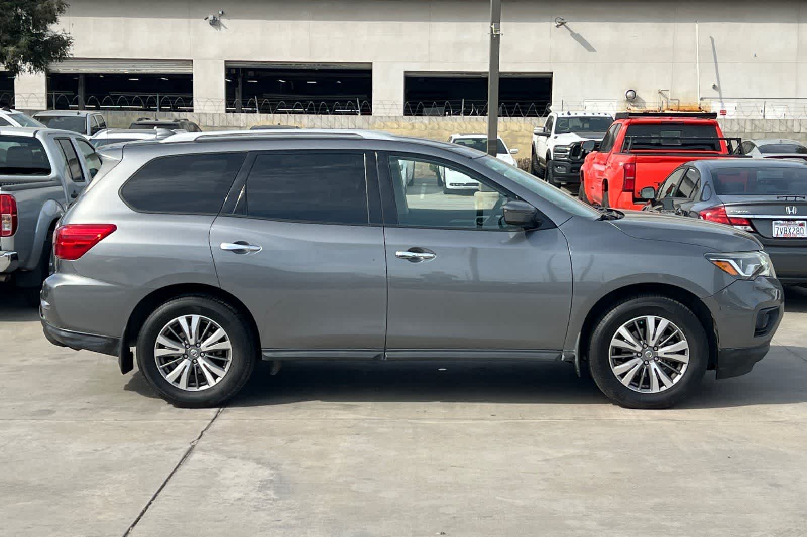 Thumbnail: 2020 Nissan Pathfinder - 9