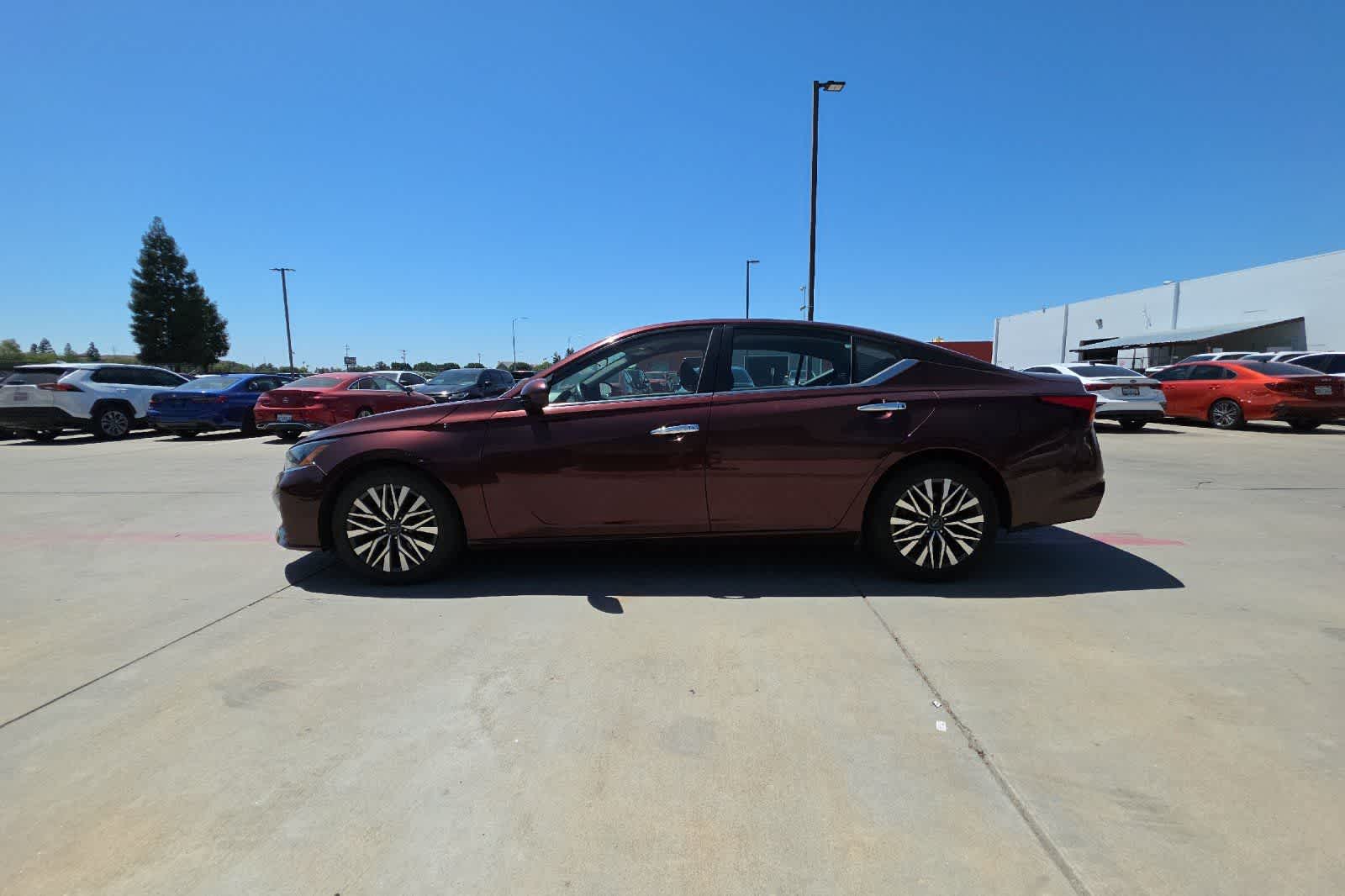 Thumbnail: 2023 Nissan Altima - 6
