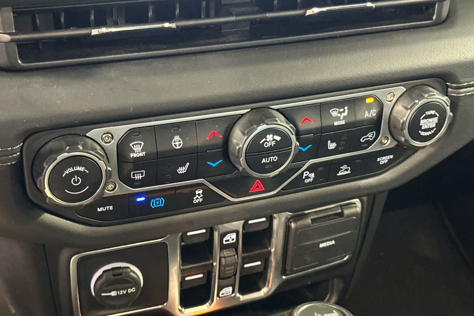 Thumbnail: 2025 Jeep Wrangler - 22