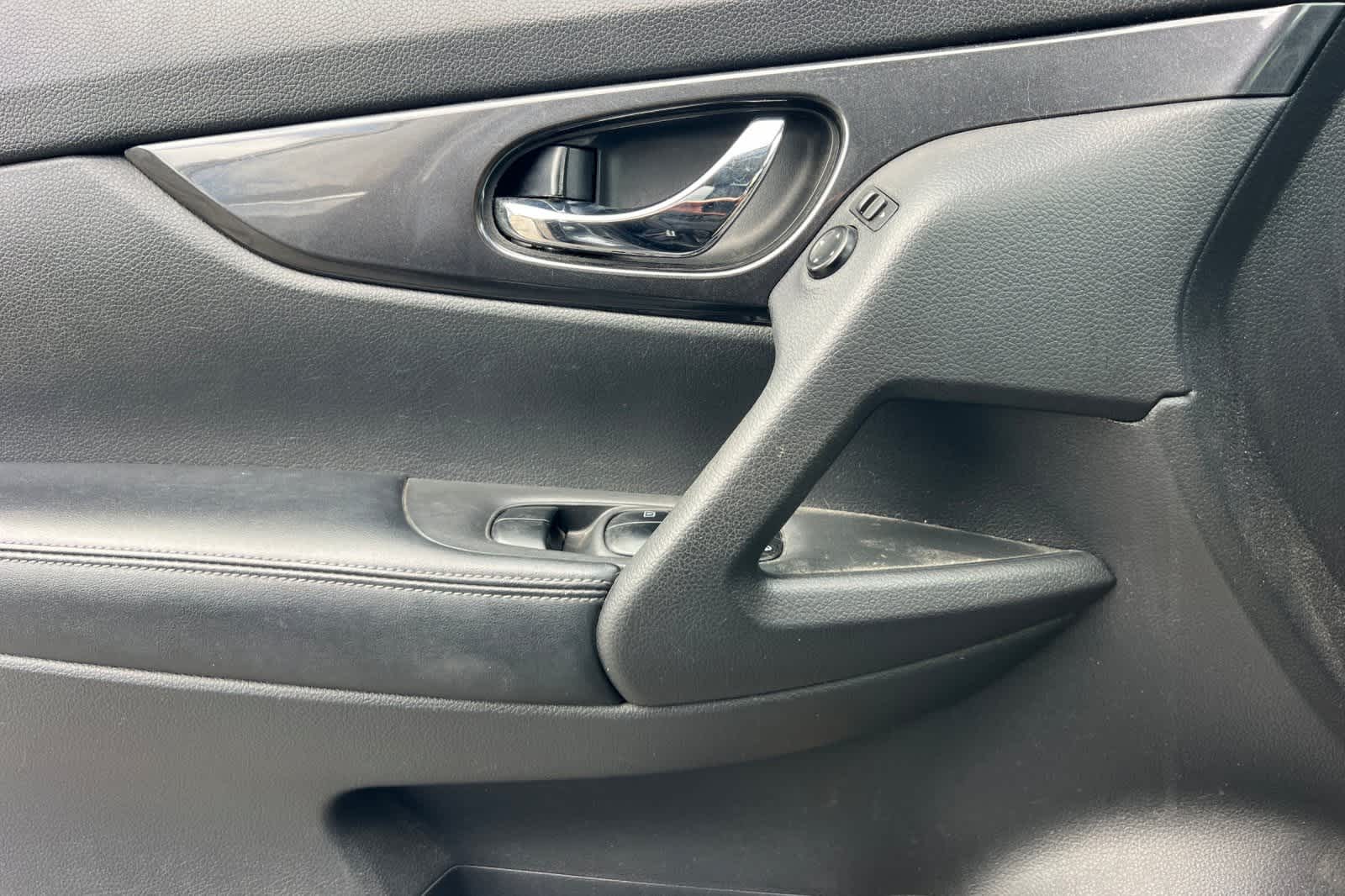 Thumbnail: 2018 Nissan Rogue - 13