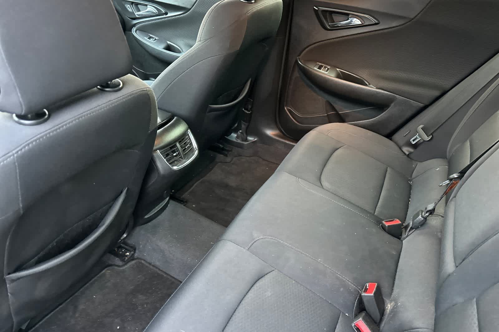 Thumbnail: 2017 Chevrolet Malibu - 5