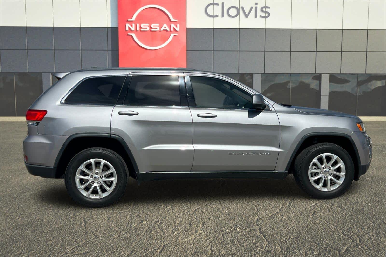 Thumbnail: 2016 Jeep Grand Cherokee - 9