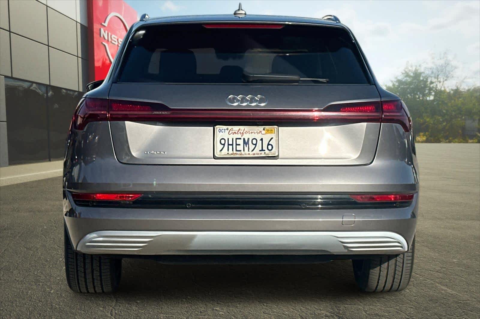 Thumbnail: 2019 Audi e-tron - 8