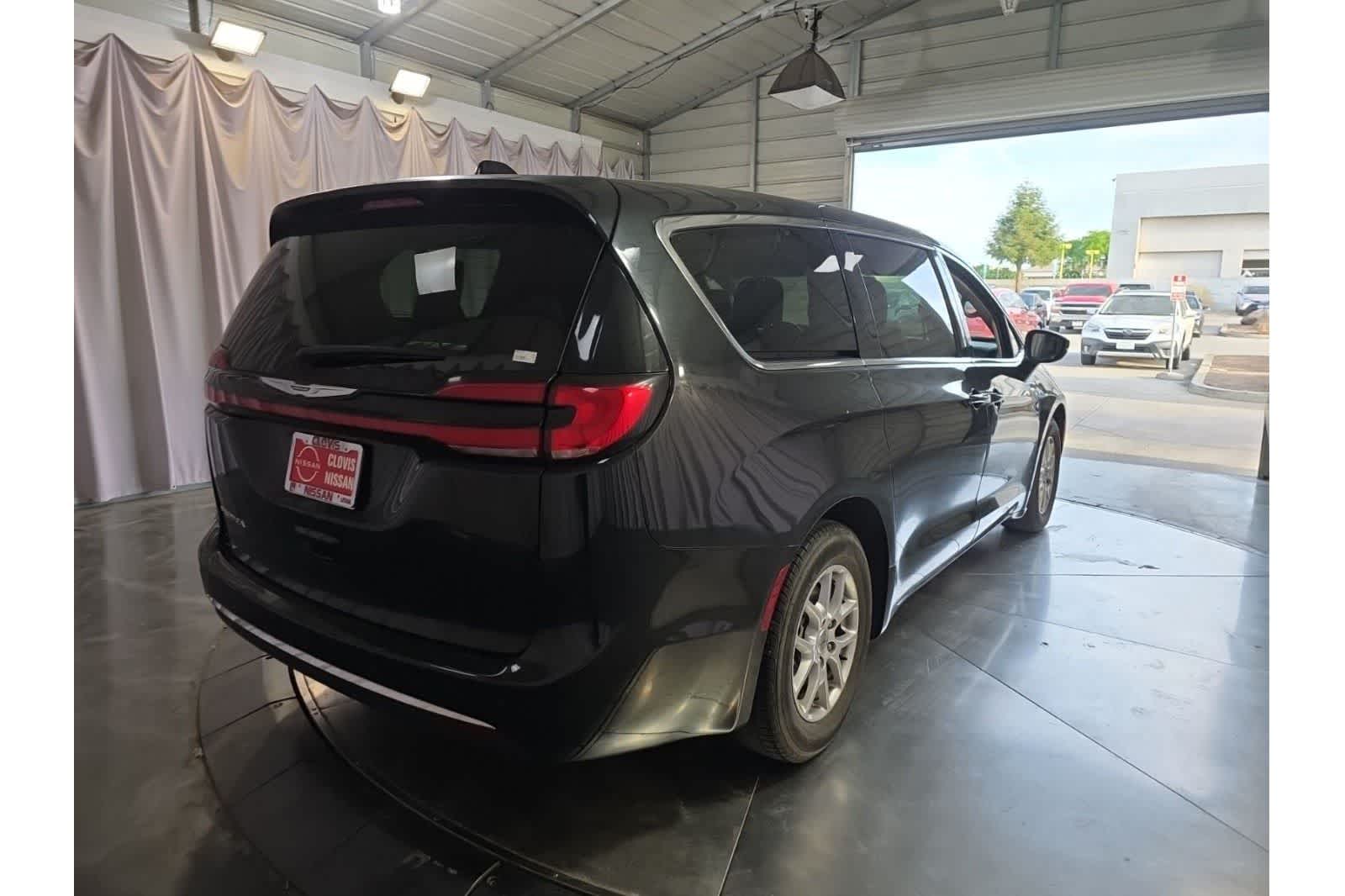 Thumbnail: 2023 Chrysler Pacifica - 11