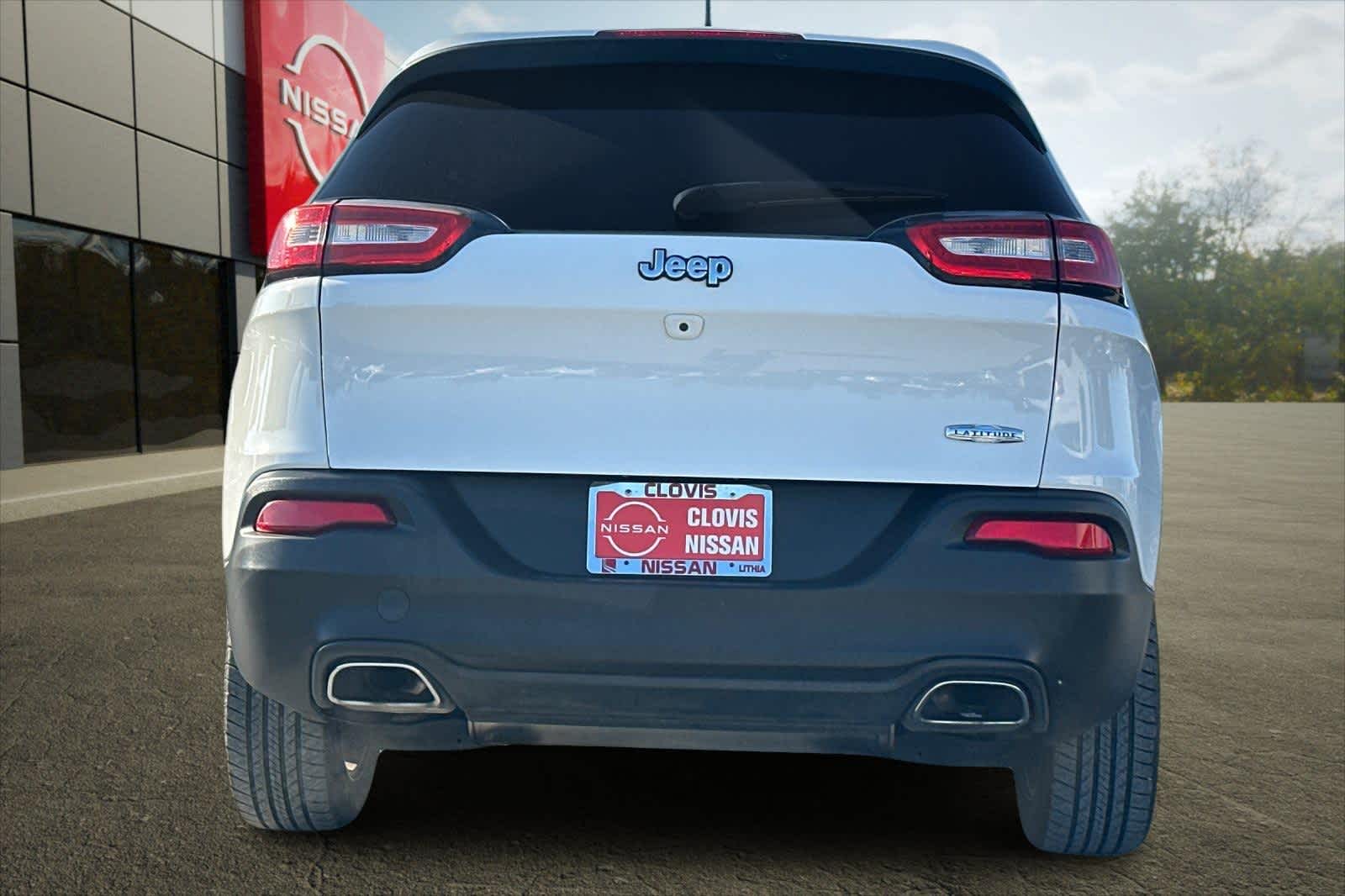 Thumbnail: 2017 Jeep Cherokee - 8