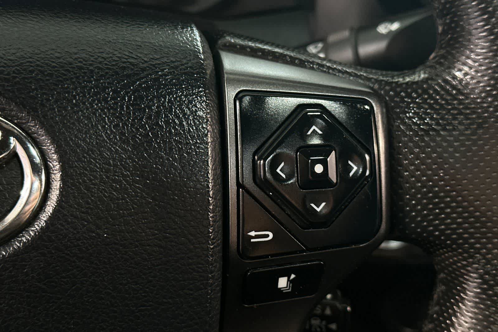 Thumbnail: 2020 Toyota Tacoma - 30