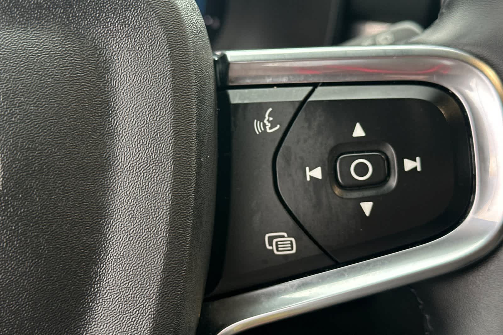 Thumbnail: 2023 Volvo XC40 - 30