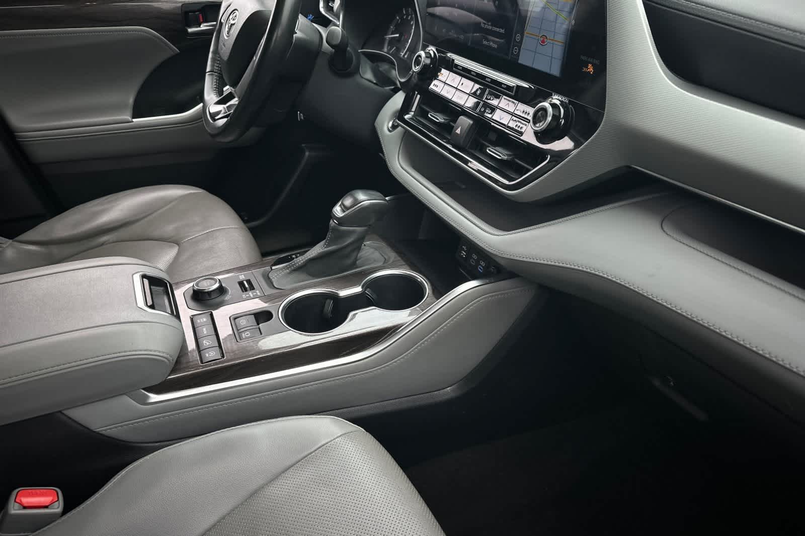 Thumbnail: 2022 Toyota Highlander - 18