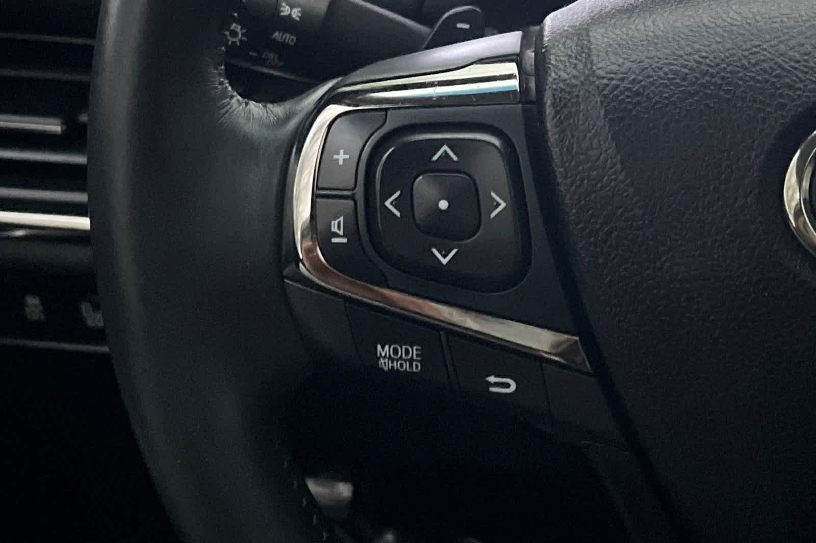 Thumbnail: 2016 Toyota Avalon - 30