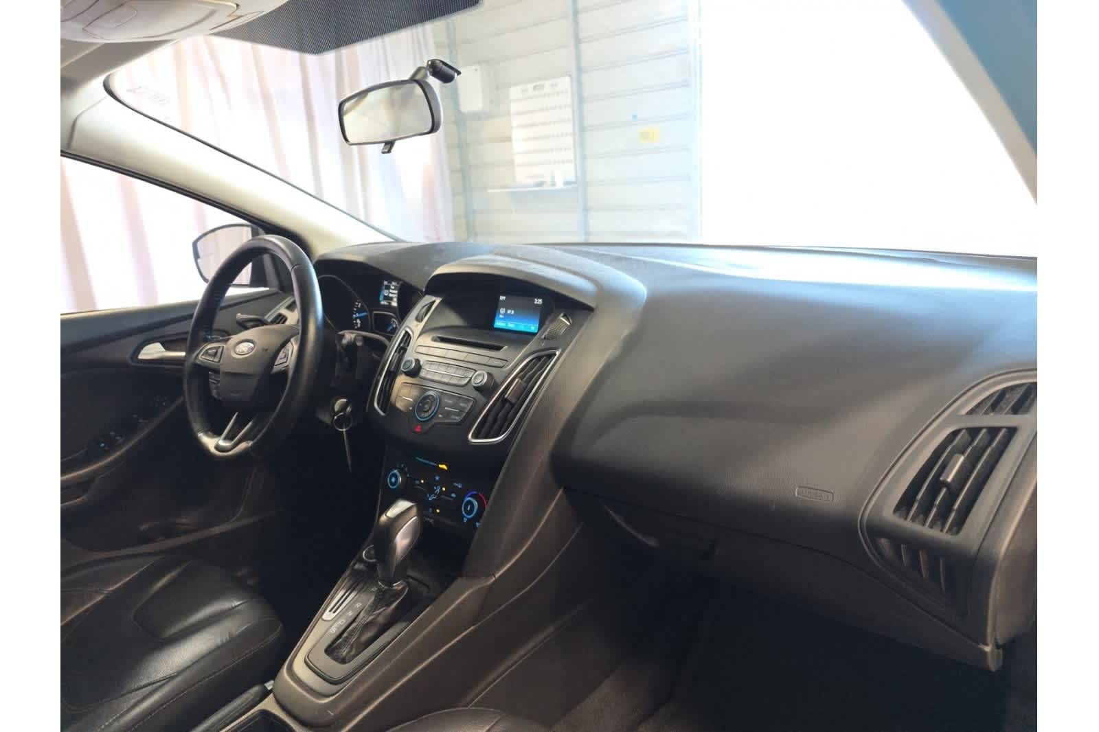 Thumbnail: 2015 Ford Focus - 12