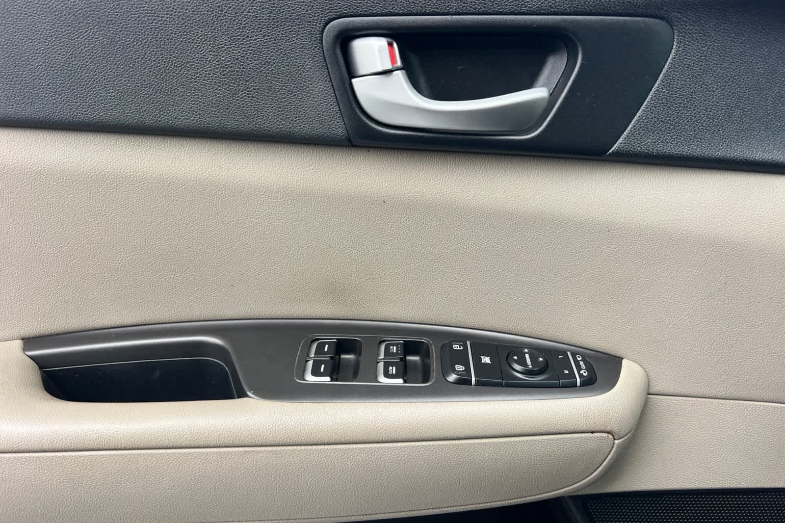 Thumbnail: 2016 Kia Optima - 13